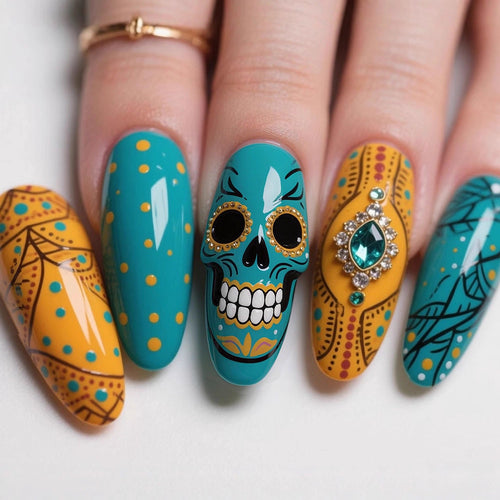 Kunstnägel mit Detailreichen Totenkopf-Motiven Karnz