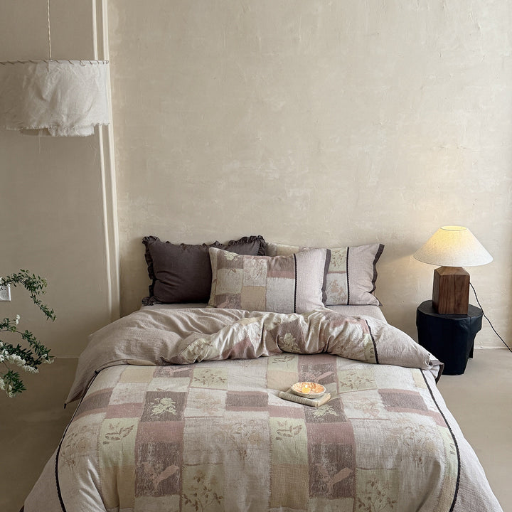 Umkehrbare Patchwork Leinen Baumwolle Bettbezug Set mit floralem Blockdruck und gepflanztem Rand
