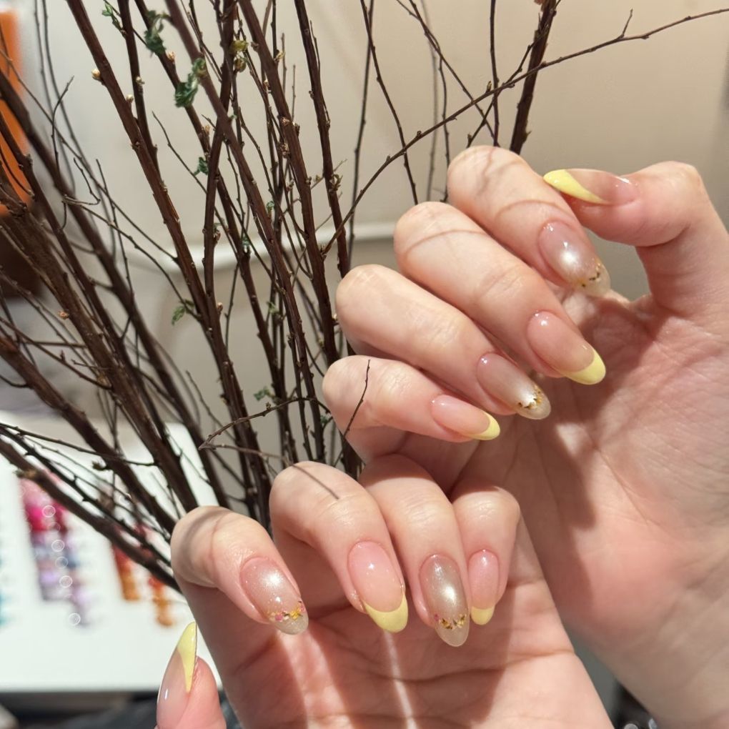 Elegante Ombre French Tip Nagelverlängerungen