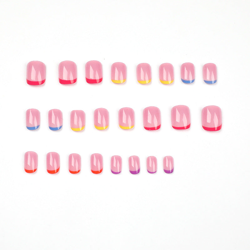 Nagelkunst mit bunten Spitzen Karnz