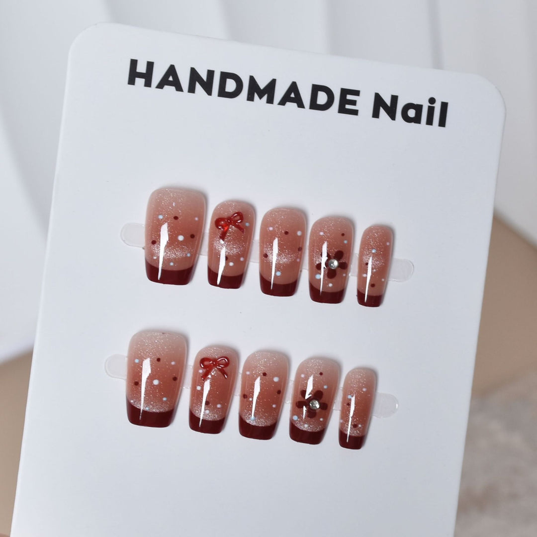 Künstlerische French Tip Dekorative Press-On Nägel Karnz