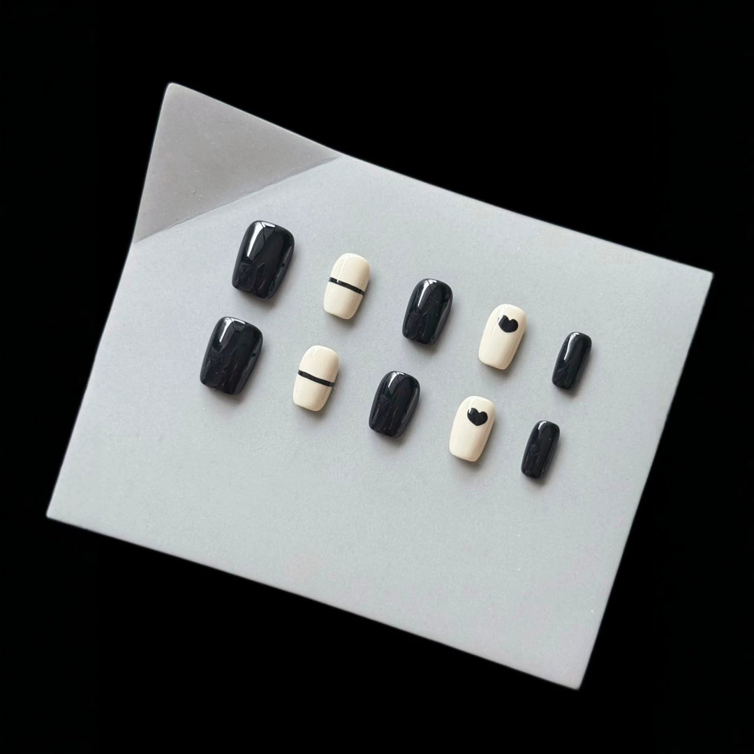 Elegantes Press-On Nagelkunst-Set mit modernem minimalistischen Design