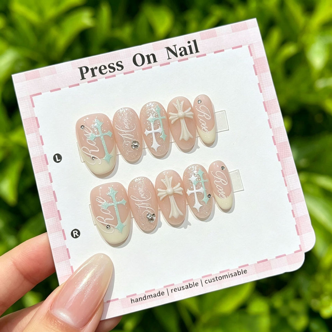 Dekoratives Press-On Nagelkunst-Set mit Kreuz- und Edelsteinakzenten