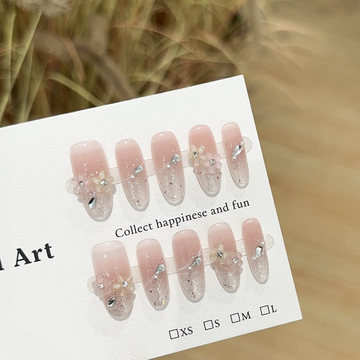 Elegantes floral-inspiriertes Press-On-Nagelkunst-Set