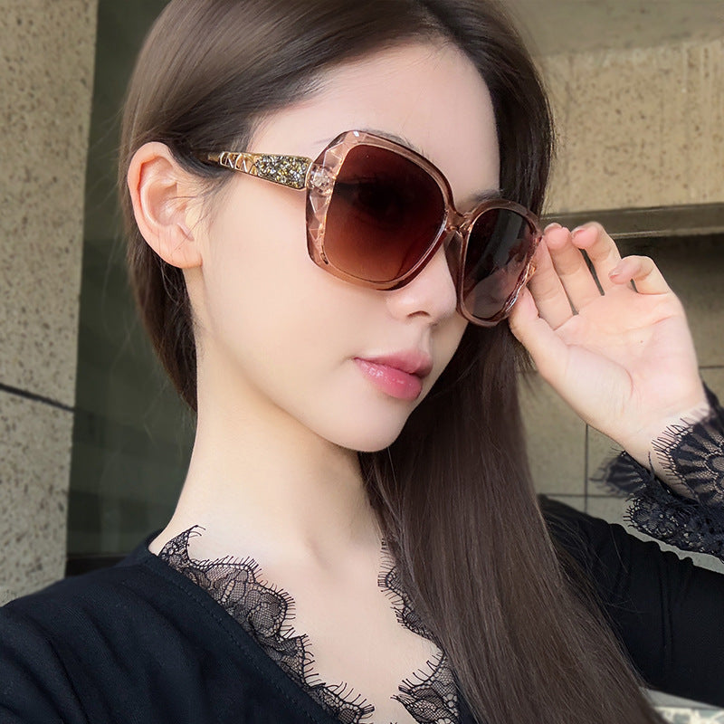 Damen Designer-Sonnenbrille mit glamourösen Akzenten Karnz