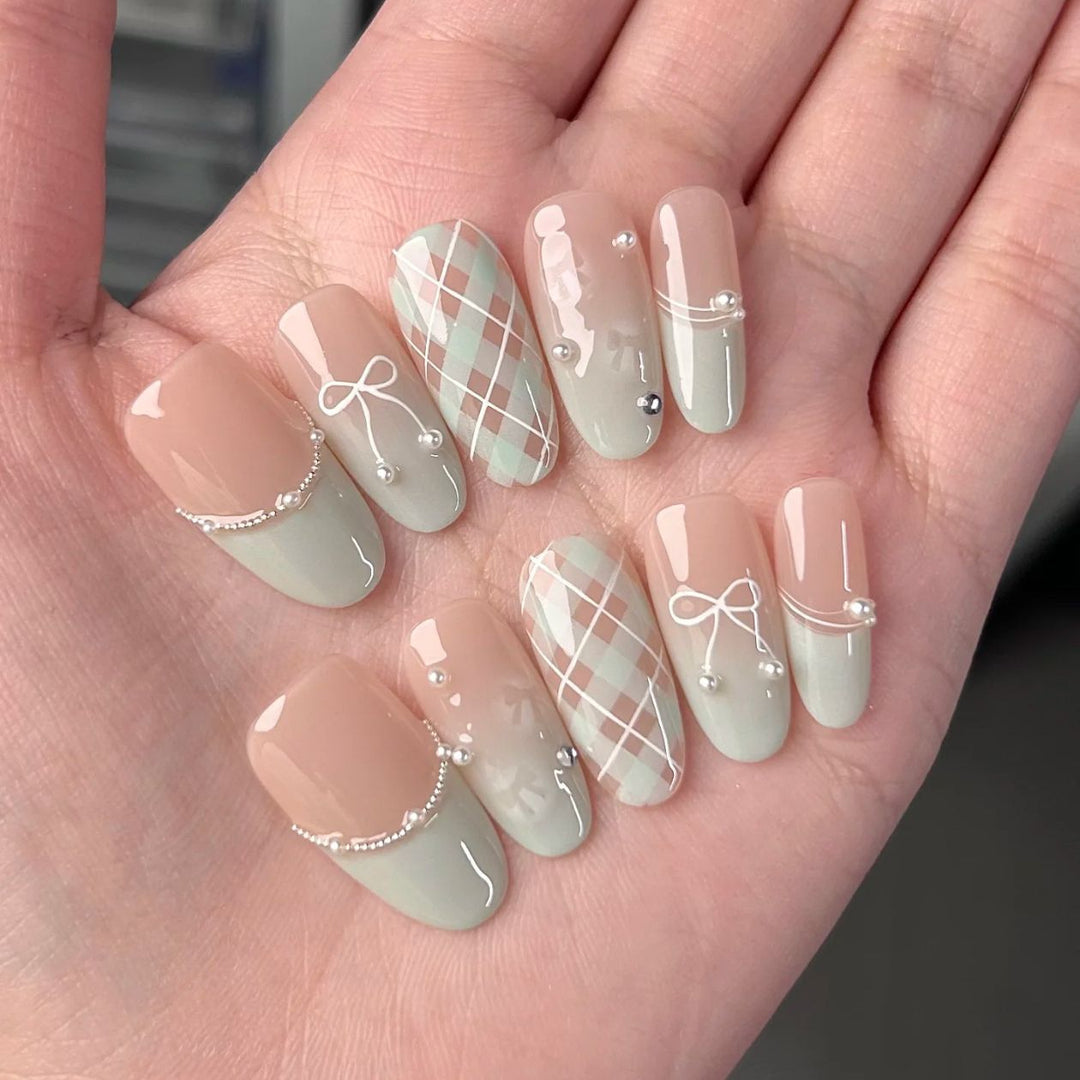 Künstlerisches Press-On Nagelset Karnz