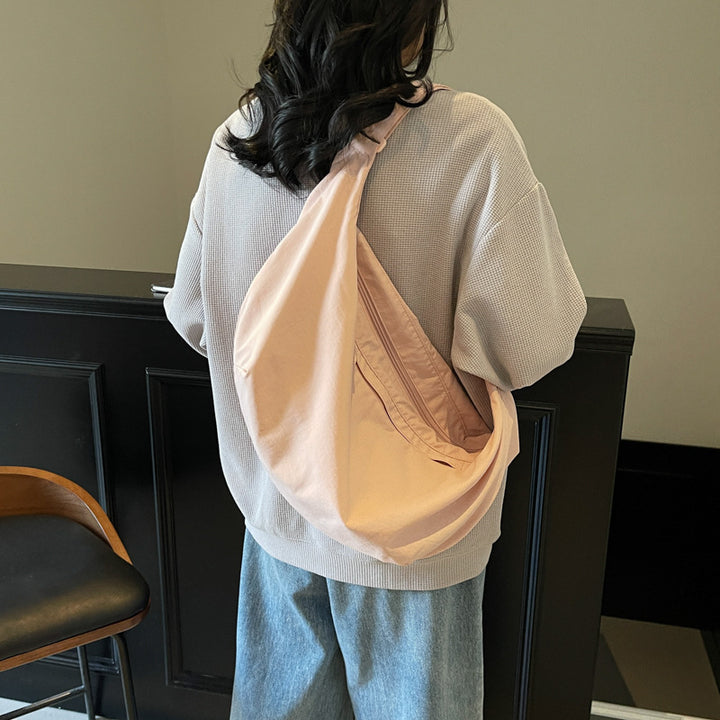 Zeitgenössische Schultertasche Karnz