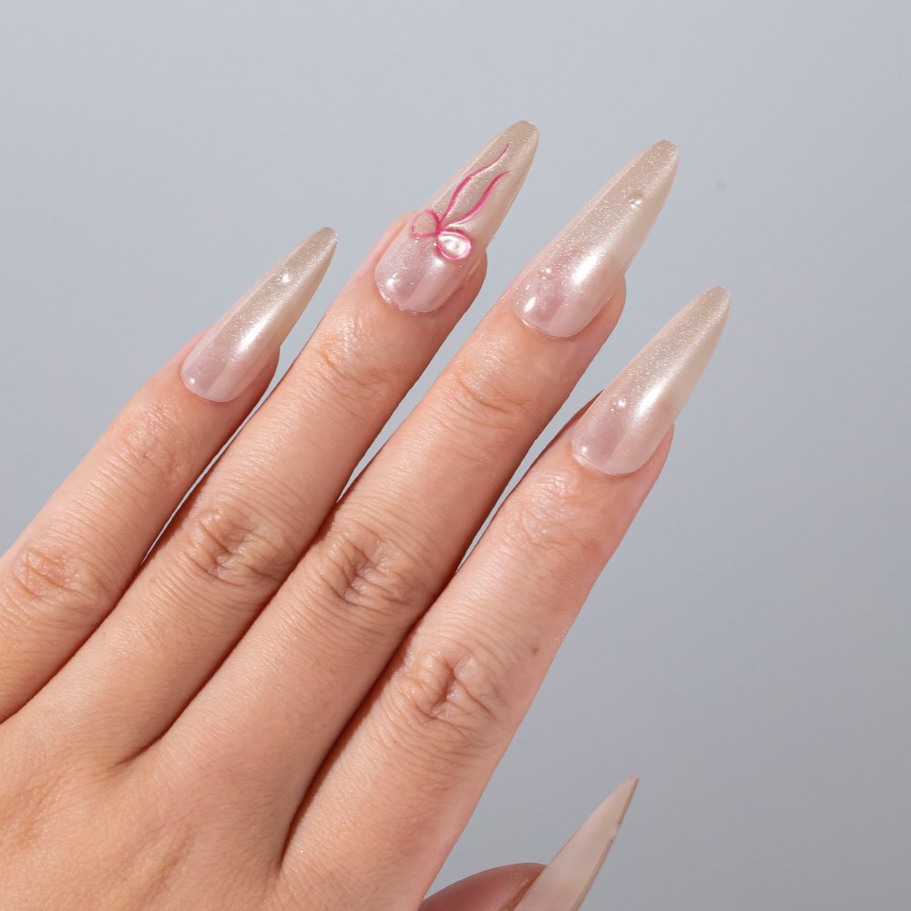 Elegantes Stiletto Press-On Nagelset mit Schleifenakzenten Karnz