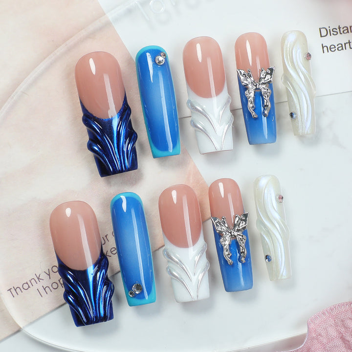 Kreatives Kunstnagelset mit zeitgenössischem Design und eleganten Details Karnz