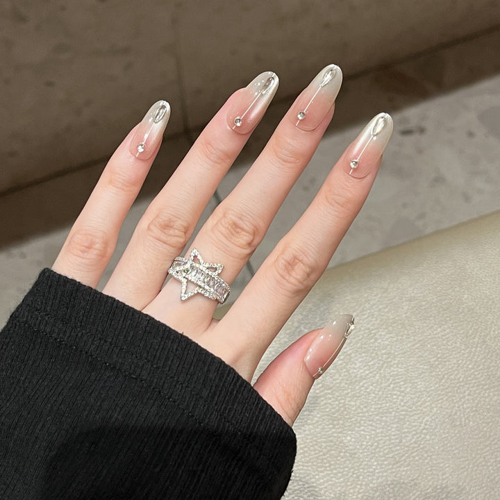 Elegantes Press-On Nagelset mit Strass-Akzenten Karnz