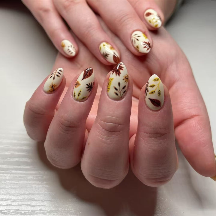 Künstlerische Nagelkunst