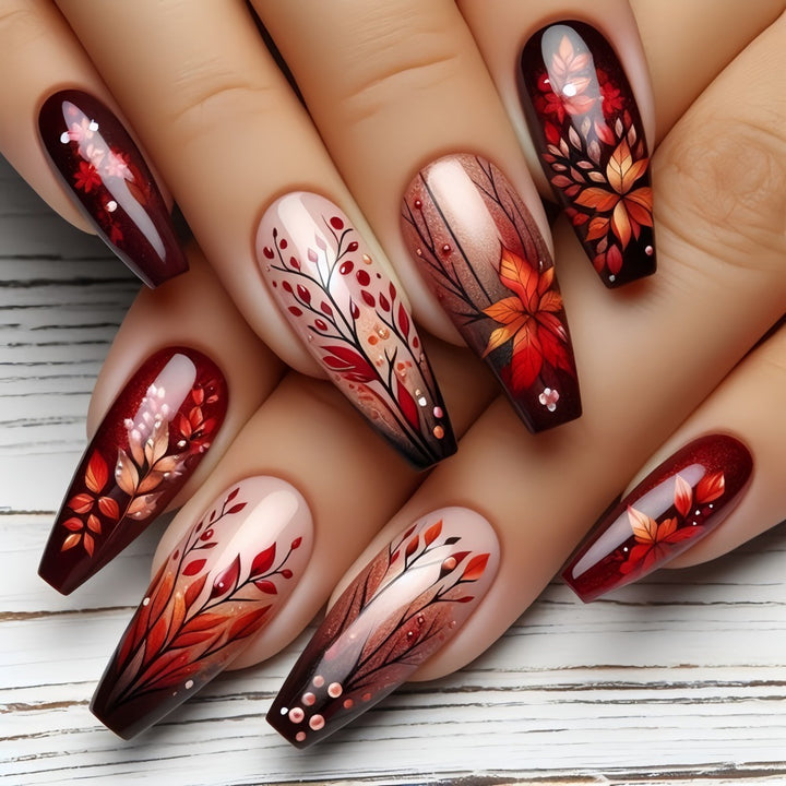 Kunstnägel mit floralem Design Karnz