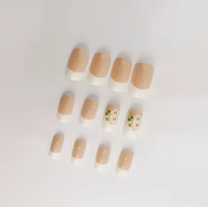 Floral French Tip Nagelkunst Verbesserungen Karnz