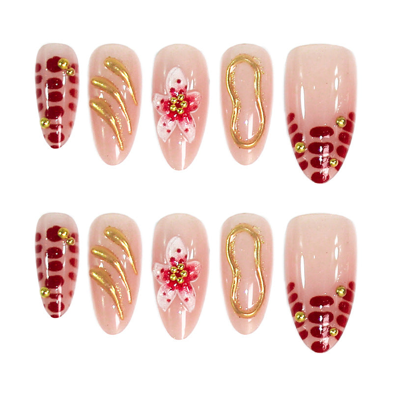 Kreatives Kunstnagelset mit floralen Verzierungen und glamourösen Akzenten Karnz
