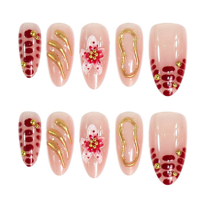 Kreatives Kunstnagelset mit floralen Verzierungen und glamourösen Akzenten Karnz