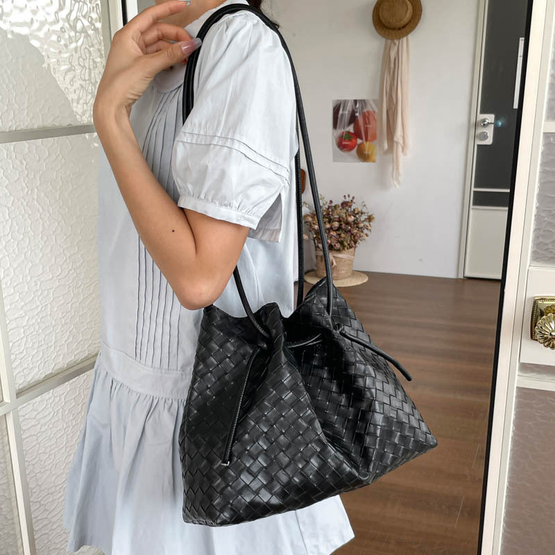 Woven Leather Bucket Bag mit Tasche