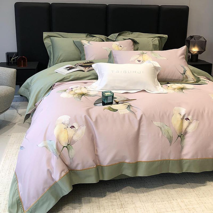 Premium-Satin-Bettbezug-Set mit zartem Aquarell-Blütenprint und eleganter Volantkante