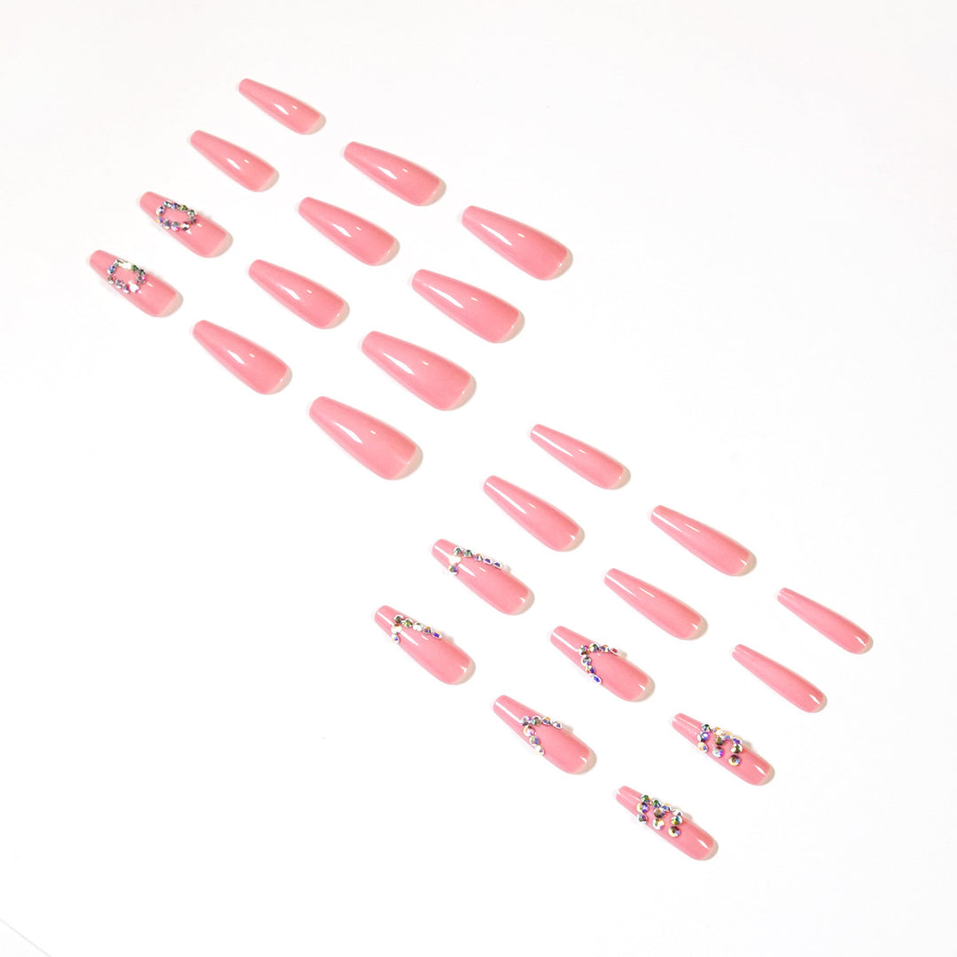 Künstliche Nagelverlängerungen mit eleganten Strassverzierungen Karnz