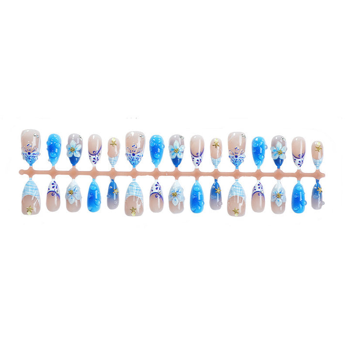 Kunstnagelset mit maritimen Motiven und floralem Design Karnz
