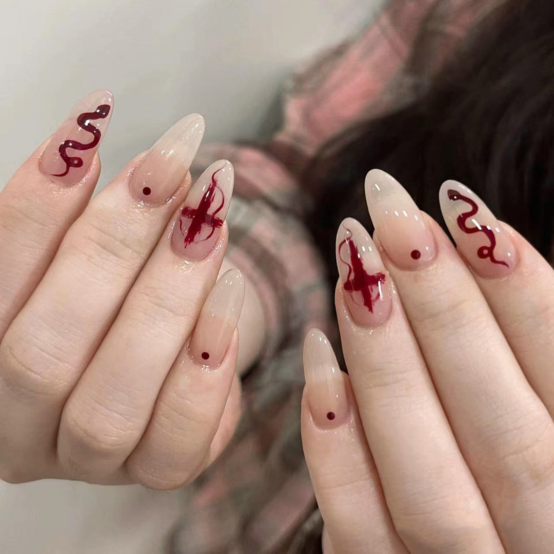 Kunstvolle Nagelverlängerungen mit einzigartigem Design Karnz
