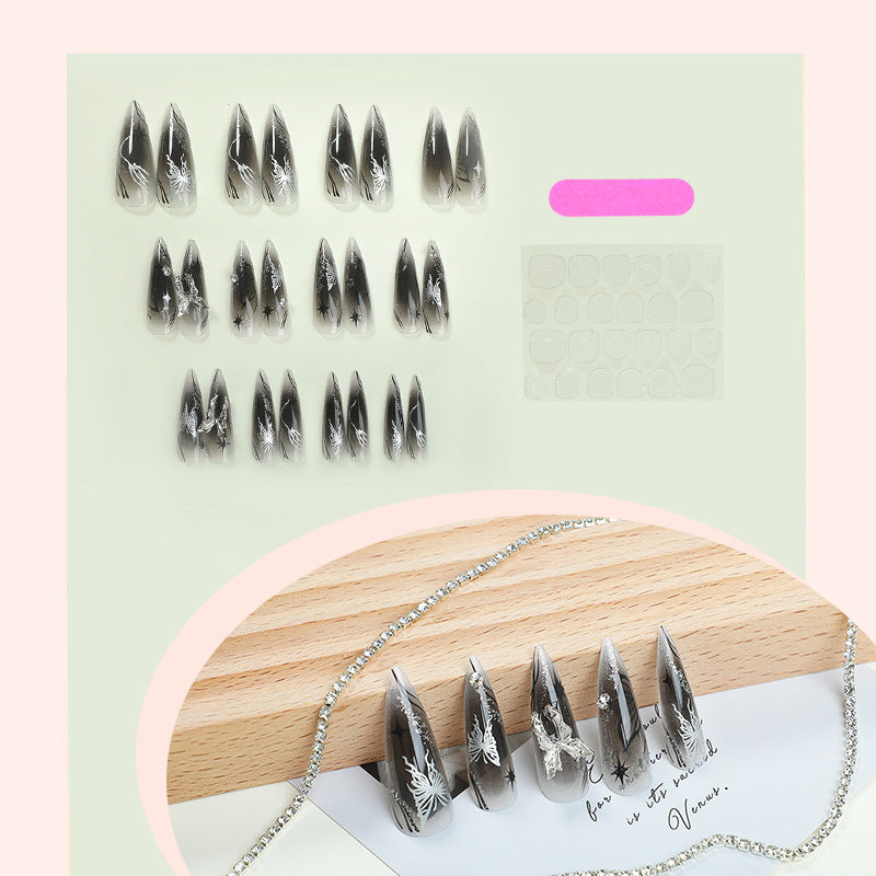 Künstlerisches kurzes Press-On-Nagelset mit floralen und grafischen Designs Karnz