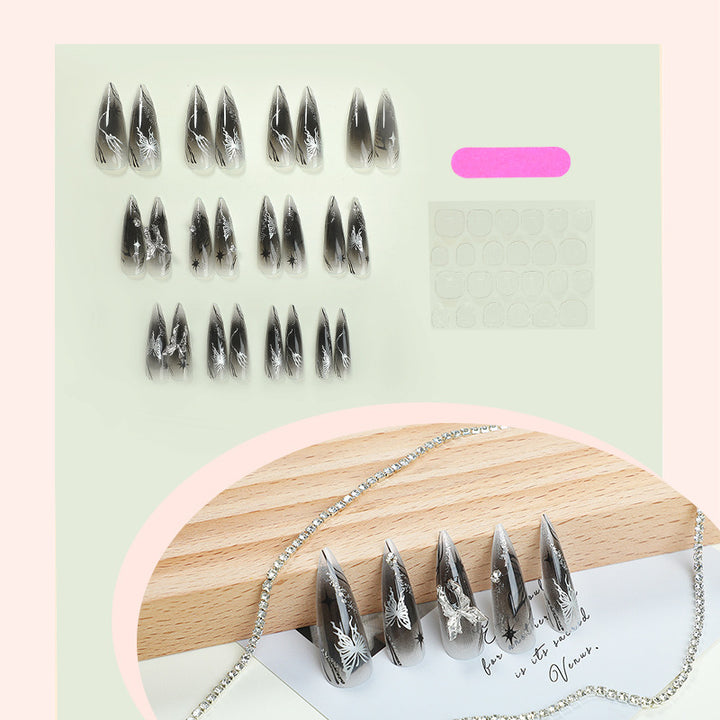 Künstlerisches kurzes Press-On-Nagelset mit floralen und grafischen Designs Karnz