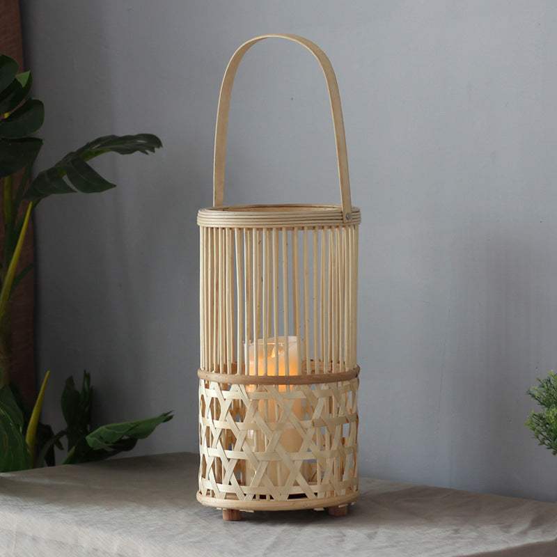 Handgefertigte Laterne aus Rattan Karnz