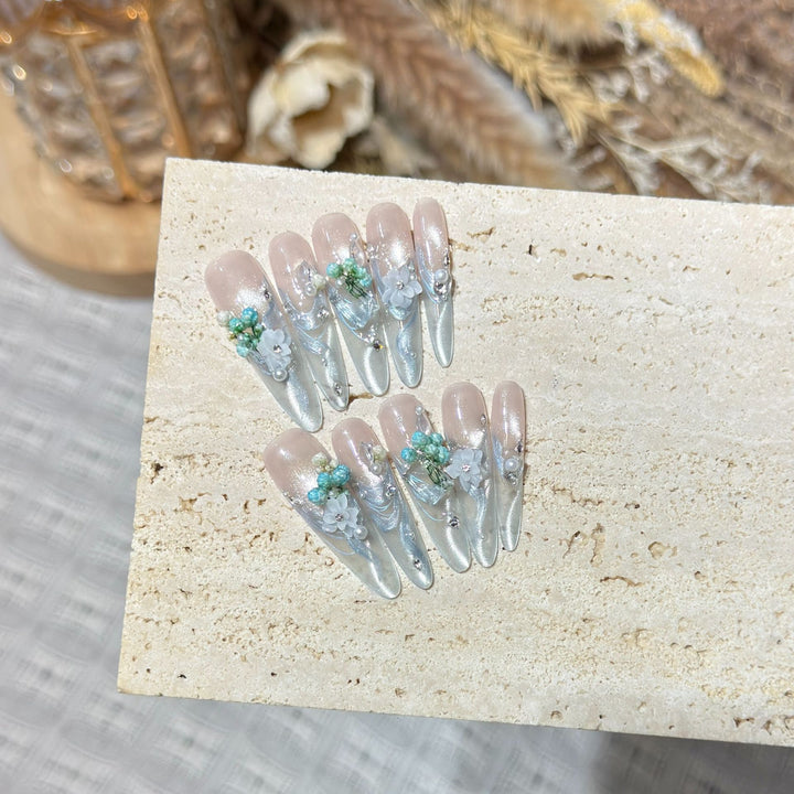 Elegante florale Stiletto-Nagelkunst Karnz