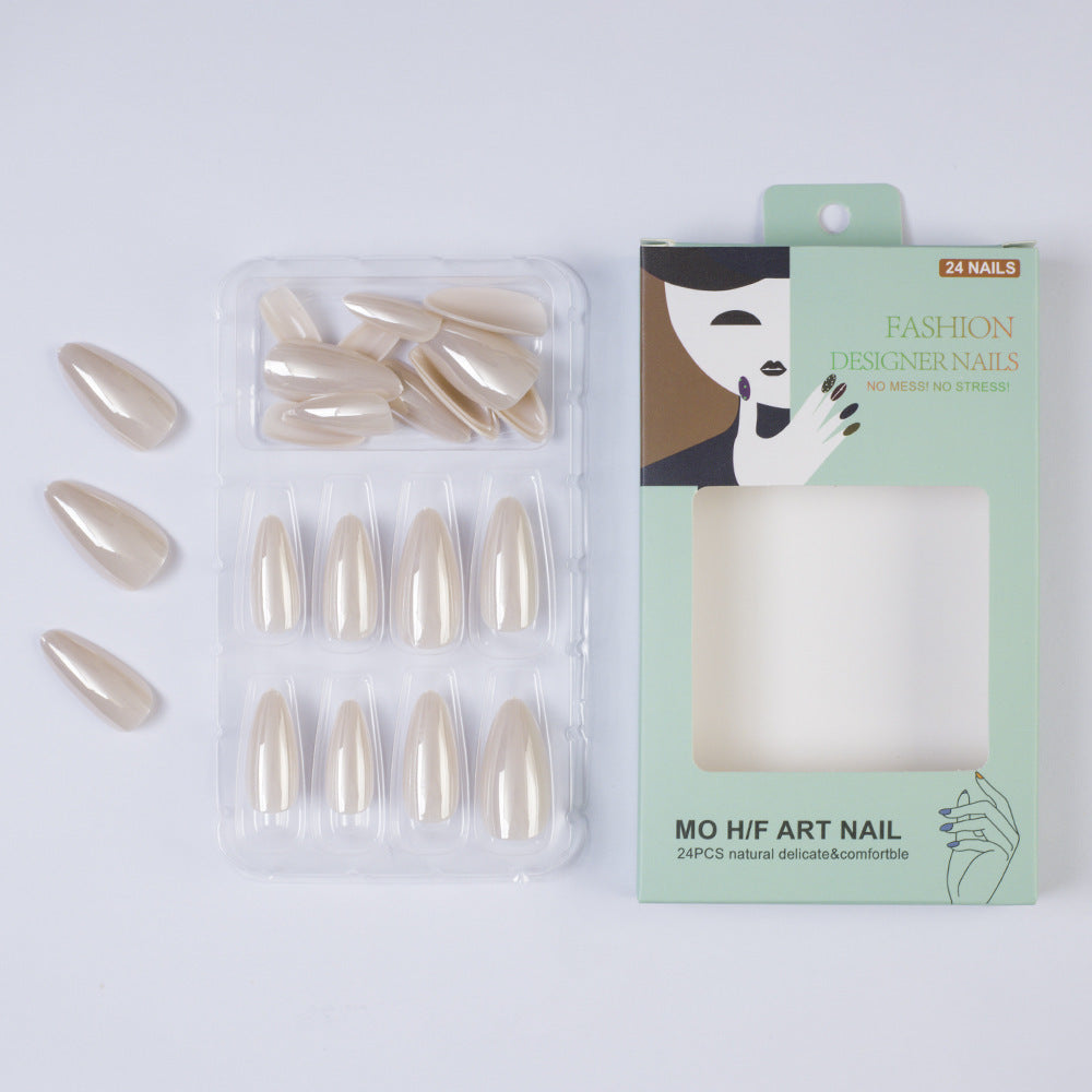 Elegante Kunstnägel für besondere Anlässe Karnz