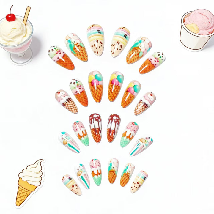 Kreative Kunstnägel mit Eiscreme-Motiv Karnz