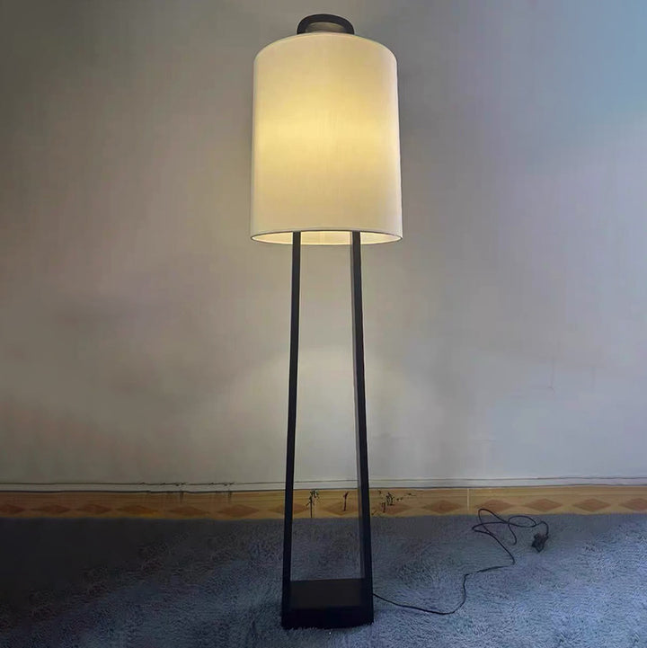 Elegante moderne Stehlampe mit einzigartiger Struktur