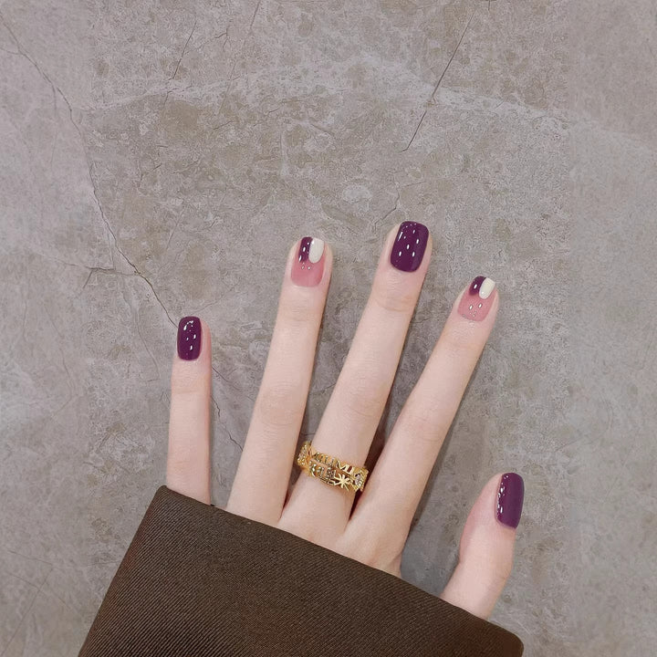 Dekoratives Press-On Nageldesign-Set mit einzigartigen Mustern