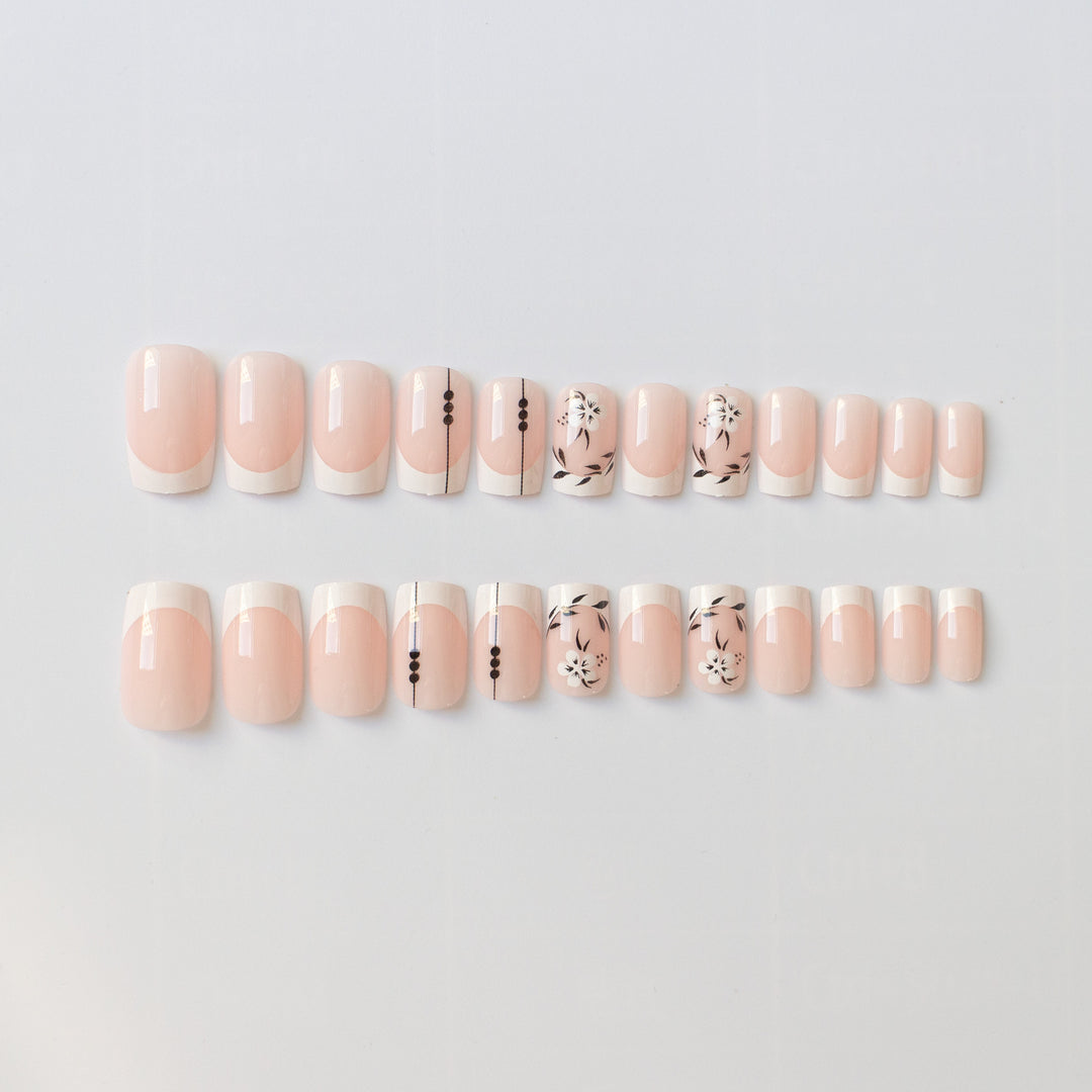 Elegantes florales French Tip Nagelkunst Set