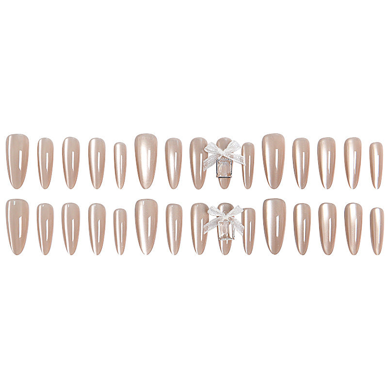 Elegante Kunstnagelspitzen mit glänzendem Finish Karnz