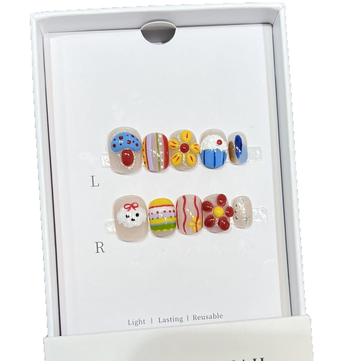Dekoratives Press-On Nagelkunstset mit lustigen und verspielten Designs Karnz