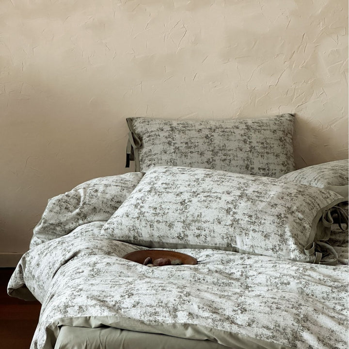 Designer-Bettwäsche-Set aus Baumwollmischgewebe mit texturiertem Aquarelldruck und Bindebändern