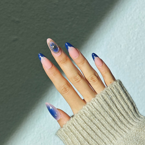 Künstlerisches Stiletto-Nagelset mit glitzerndem Akzent Karnz