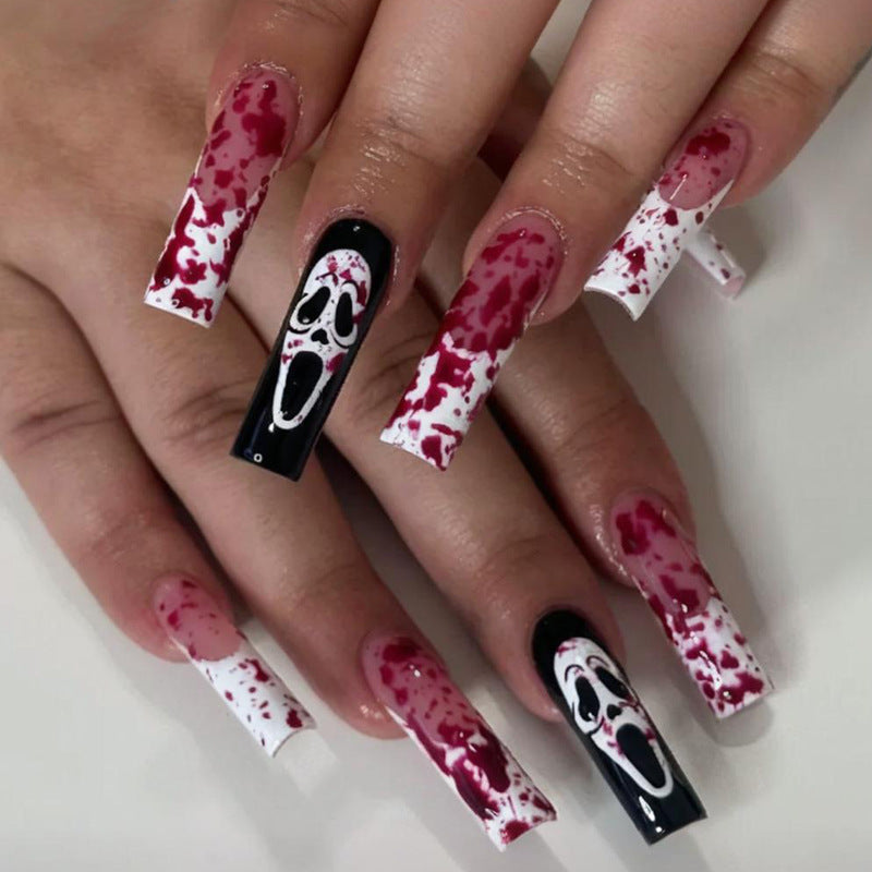 Halloween Kunstnagelset mit aufregenden blutigen Designs und gruseligen Motiven Karnz