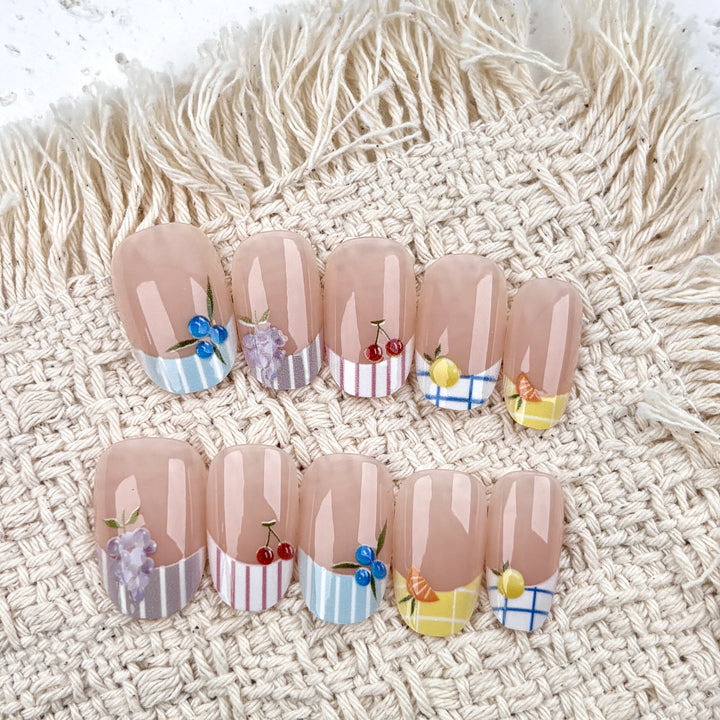 Verspielt florales Nagelset zum Aufkleben