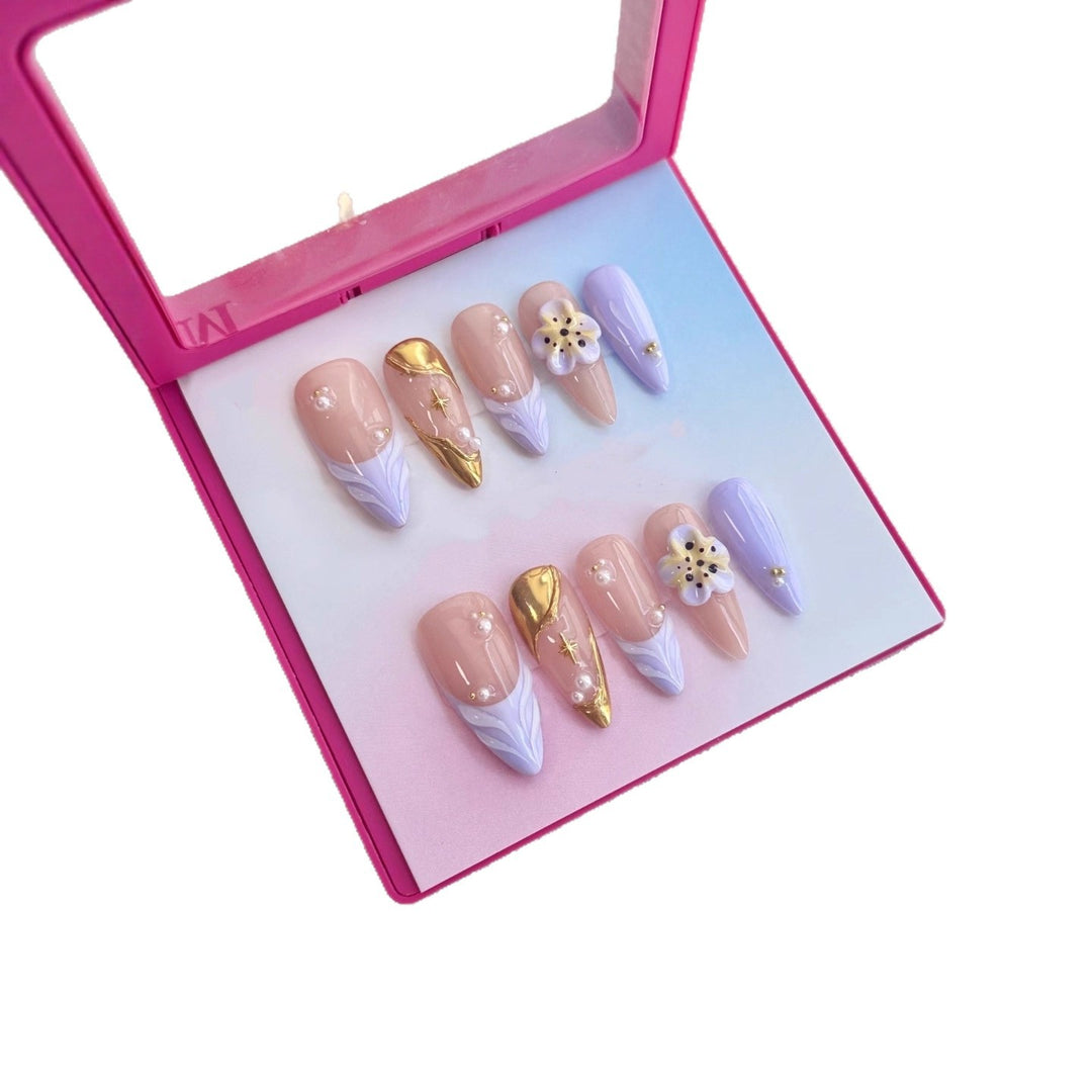 Elegantes Press-On-Nagelset mit floralen und Juwel-Akzenten  1791774630