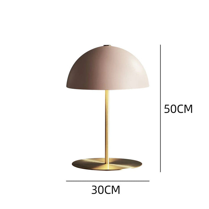 Moderne Minimalistische Tischlampe mit goldener Basis