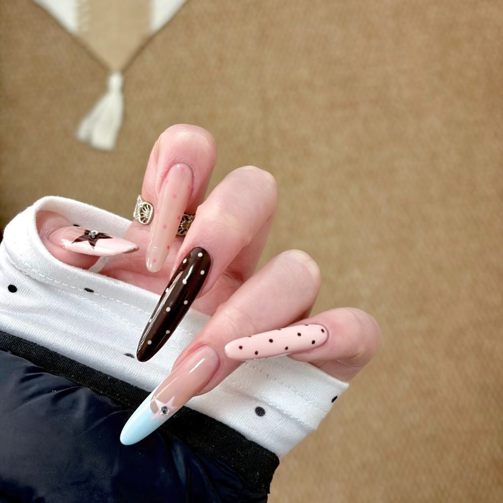 Künstlerische Nagelverlängerungs-Tips