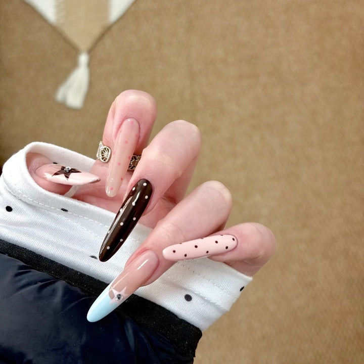Künstlerische Nagelverlängerungs-Tips