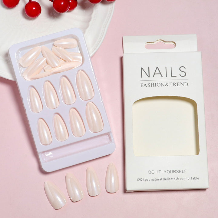 Glänzendes Faux-Nagel-Set Karnz