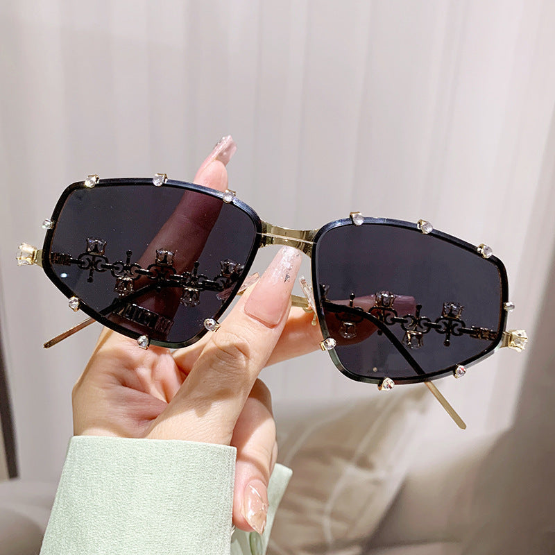 Damen Designer-Brille mit glamourösem Akzent und funkelnden Glitzersteinen Karnz
