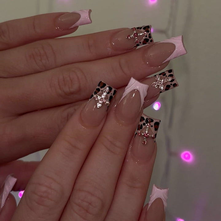 Dekorative Gel-Nagelverlängerungen Karnz