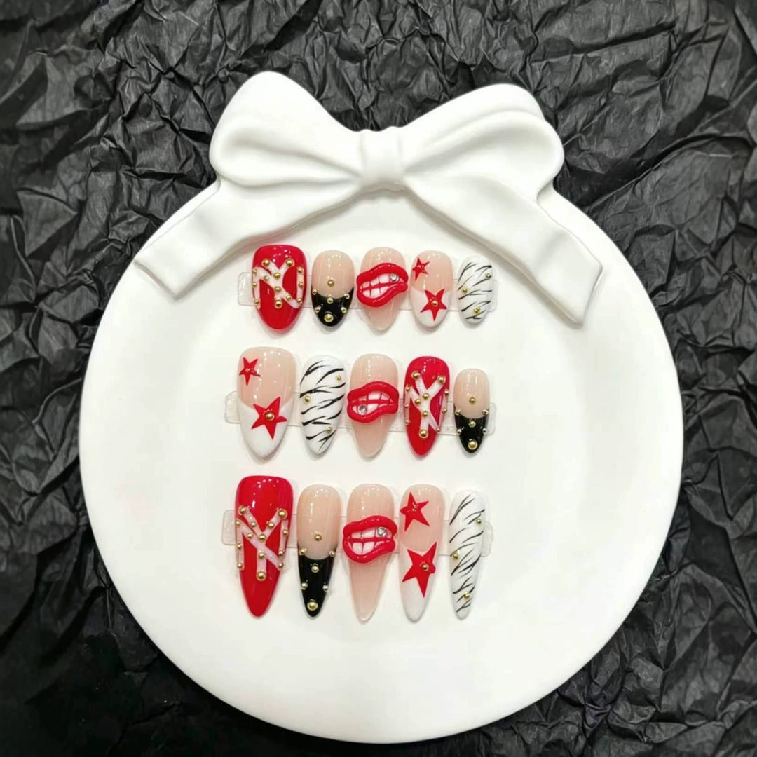 Künstlerisches Press-On Nagelset mit einzigartigen Designs