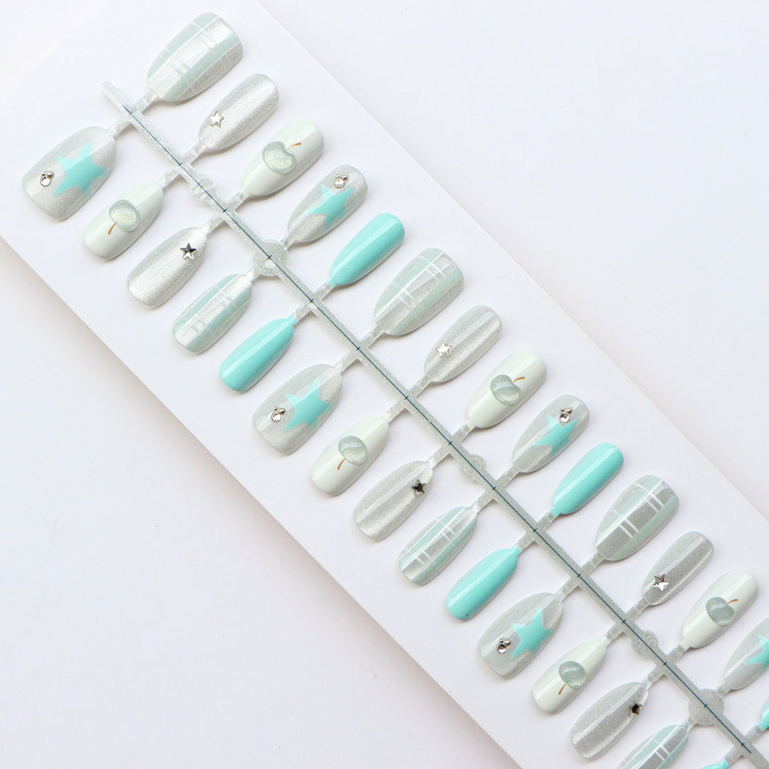 Stylisches Press-On Nagelkunst-Set mit geometrischen Mustern