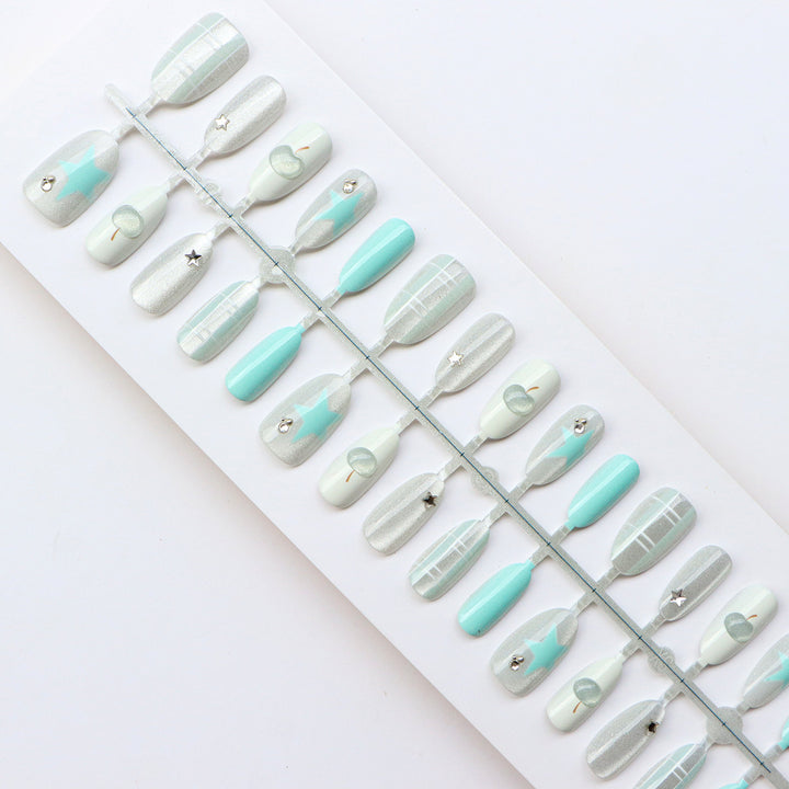 Stylisches Press-On Nagelkunst-Set mit geometrischen Mustern