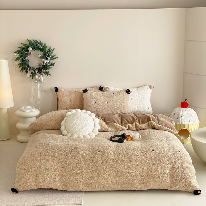Wendbares Teddy-Fleece-Bettwäscheset mit gestickten Mini-Herzen und 3D-Tierkopf-Kissen